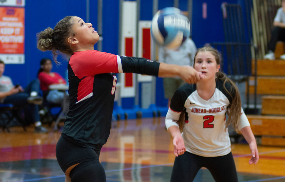 El equipo de voleibol JDHS gana en Sitka