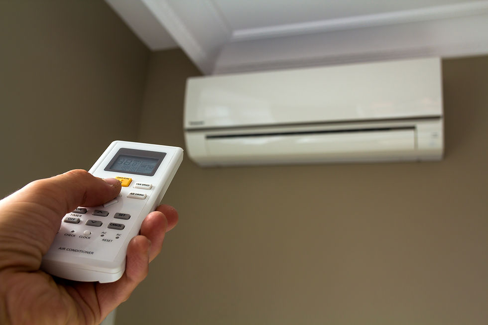 hand-holdind-control-switch-of-home-air-conditione-2026-01-06-10-36-40-utc.jpg