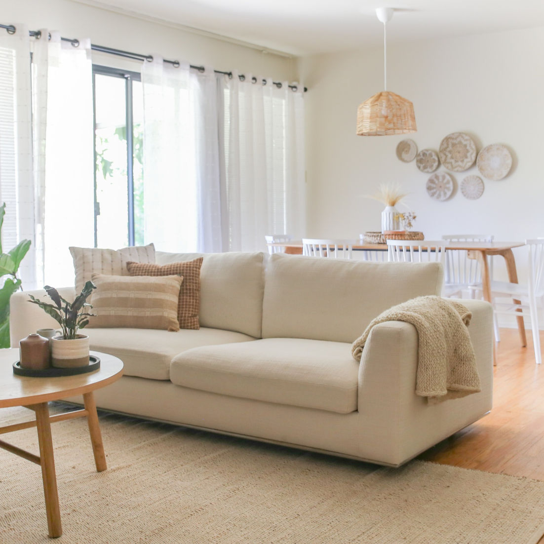 Soft boho chic living room in Sunnyvale by MiDa interior