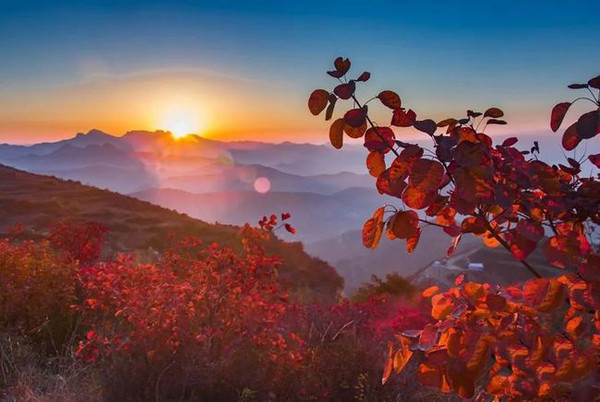 Mount Song in Autumn, Photo by Liu Kebai.