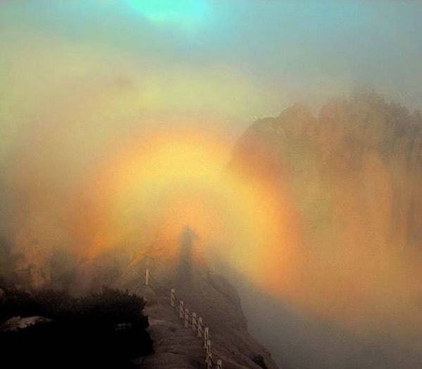 Colorful Shine on Mount Emei from Time to Time.
