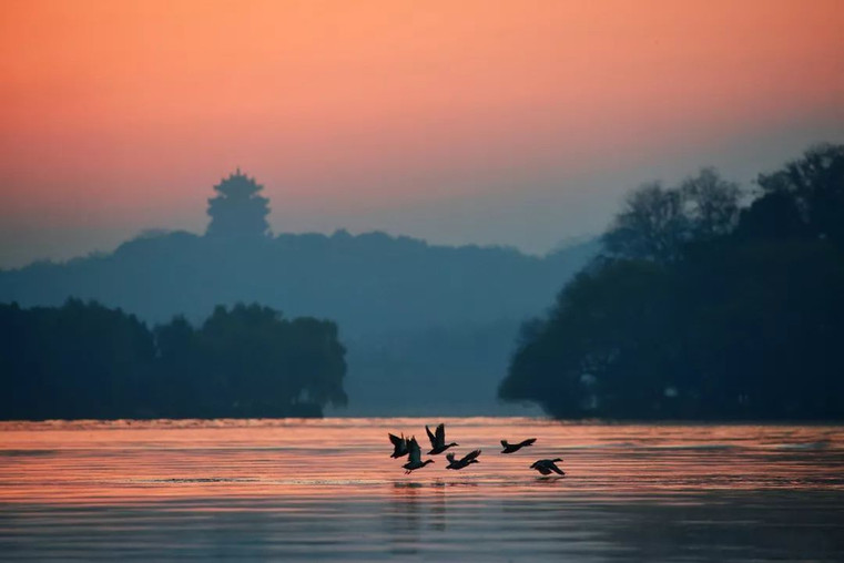 Gushan Mountain, Photo from Official Site of West Lake Scenic Area.