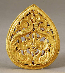 Common Betrothal Gift in Chinese Traditional Wedding the Gold Pendant of Robe