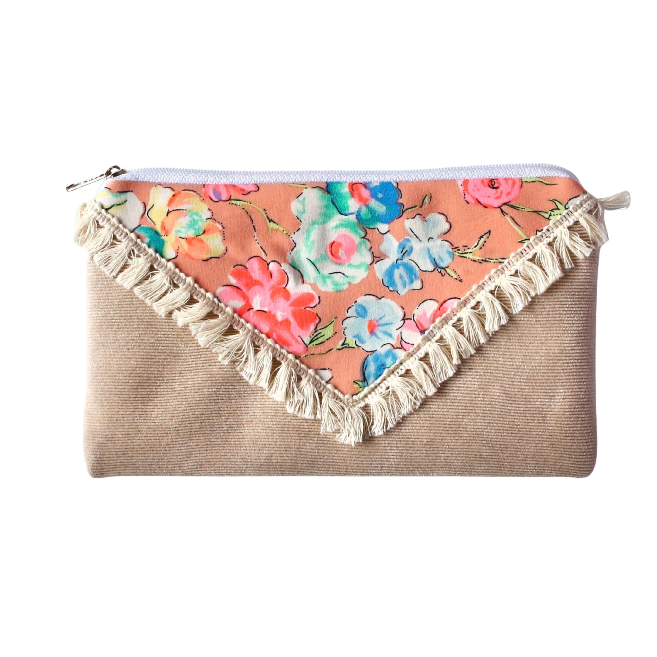 Estuche triangular crema