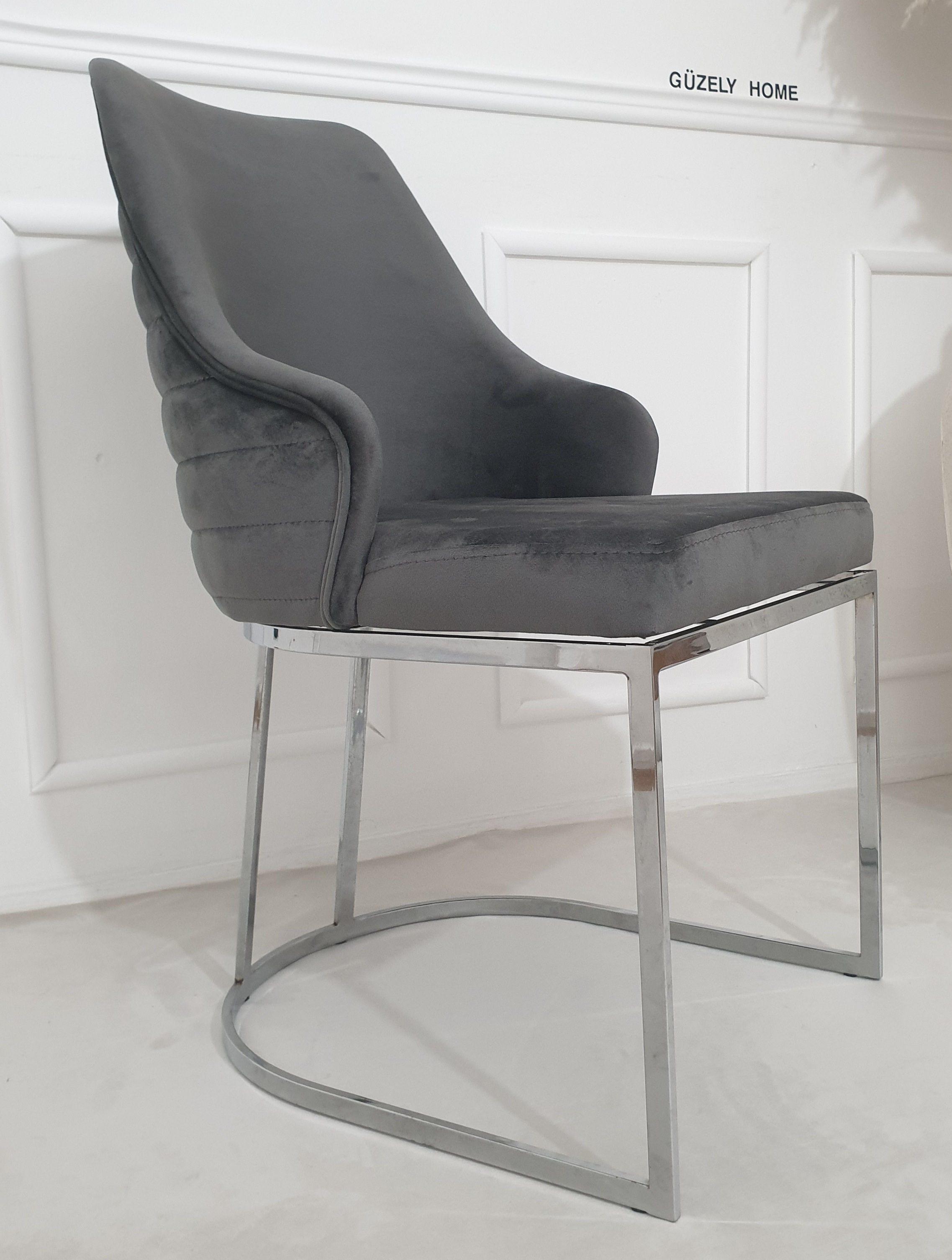 Silla SARA patas cromadas