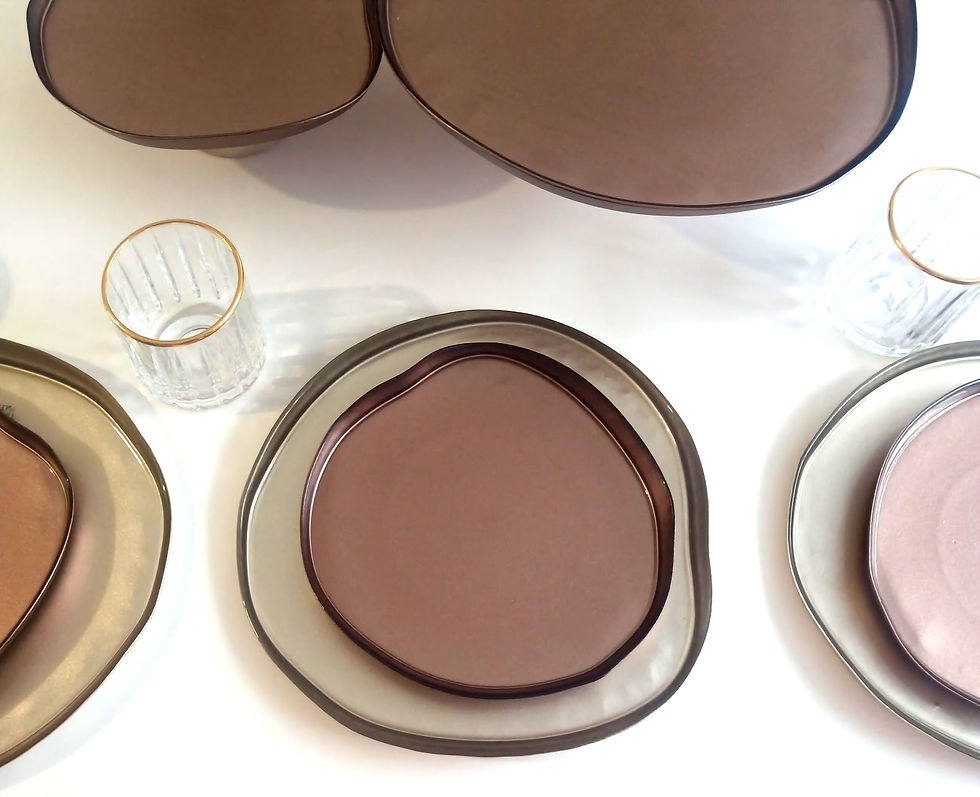 Thumbnail: Service de table oraganic Bronze