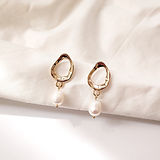 korean_gold_pearl_earrings_loop_edited.jpg