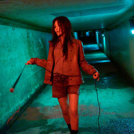 艾怡良雨夜拍〈誰敢〉MV　直球對決愛與信任/ Eve Ai’s Rain-Soaked ‘Who Dares’ MV Confronts Love and Trust Head-On