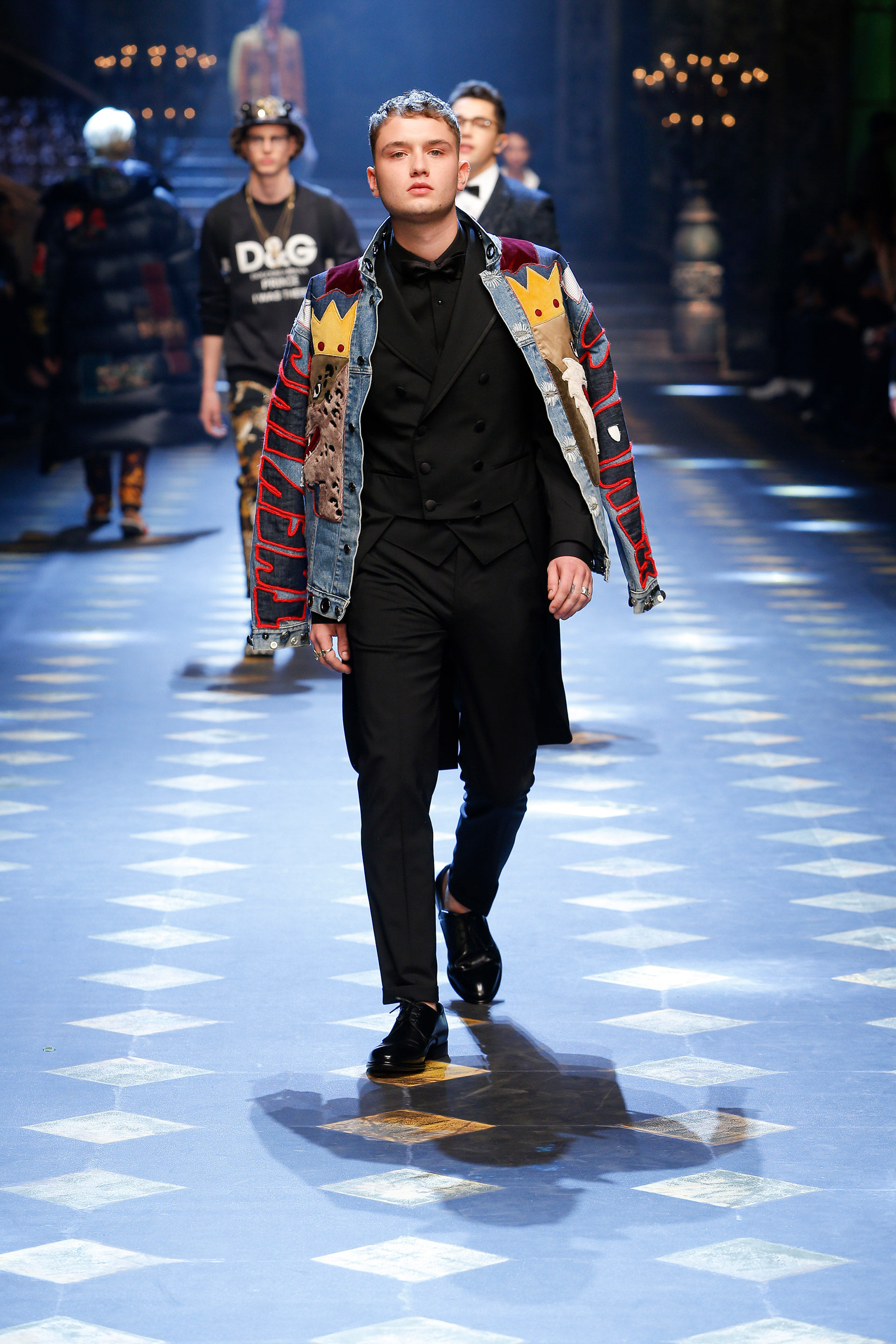 dolce-and-gabbana-fall-winter-2017-18-men-fashion-show-runway-05