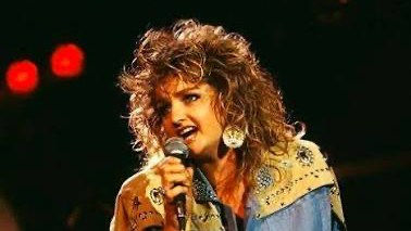 Bonnie Tyler 辭世享壽 75 歲 一首〈Total Eclipse of the Heart〉如何成就流行樂史上最具辨識度的嗓音?/Bonnie Tyler, Voice Behind Total Eclipse of the Heart, Dies at 75