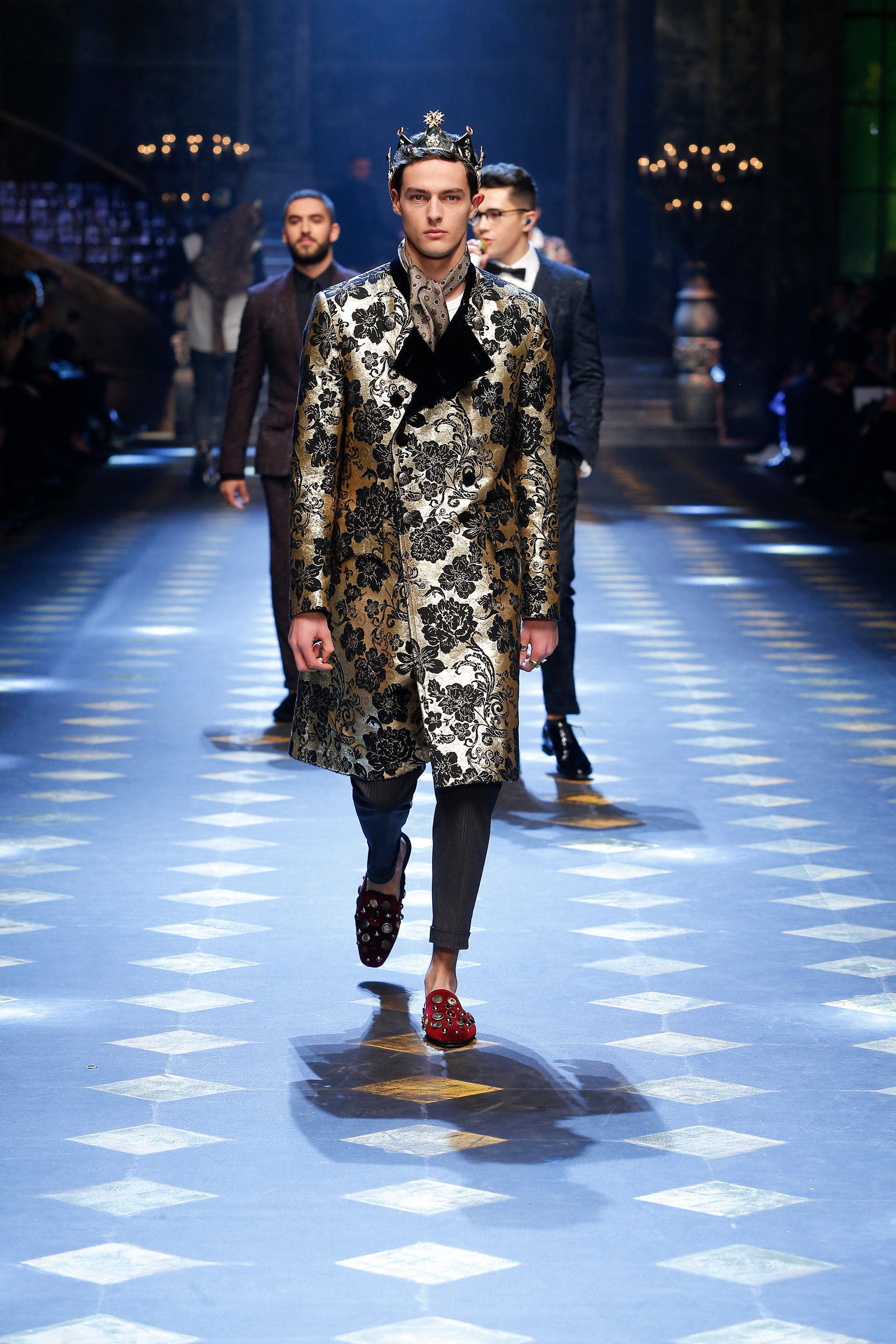 dolce-and-gabbana-fall-winter-2017-18-men-fashion-show-runway-38