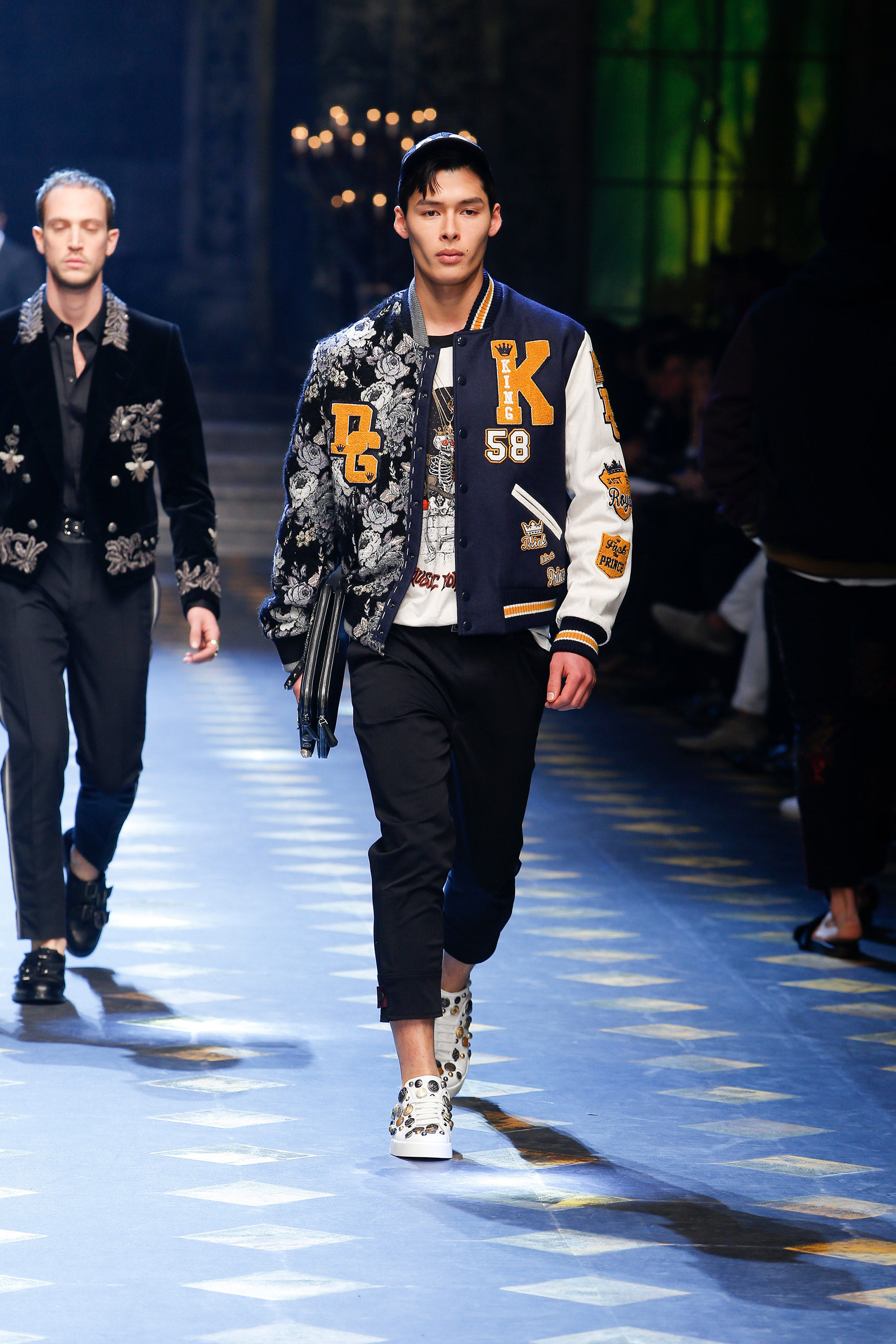 dolce-and-gabbana-fall-winter-2017-18-men-fashion-show-runway-82
