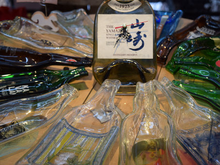 人物訪問:Flat Wine Bottle Art; 翻轉酒後空殼的藝術/ Interview:
手工窯燒酒瓶藝術; The Art of Wine Bottle