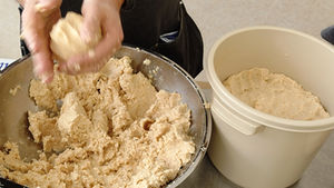 食卓を囲めない