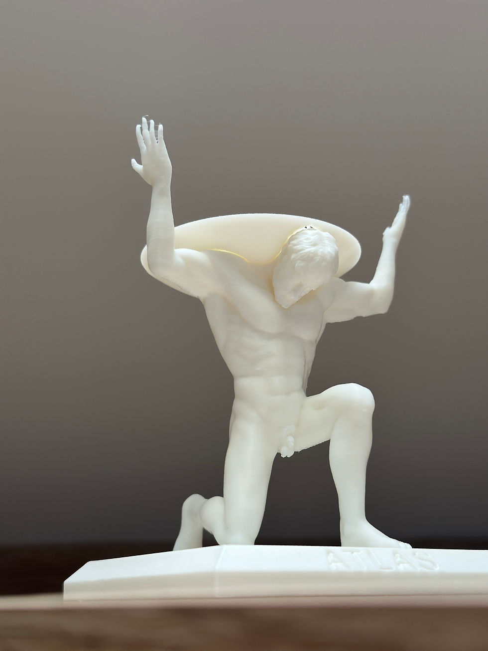 Miniaturbild: Detailaufnahme Atlas Figur Halter für Echo Dot 3D gedruckt