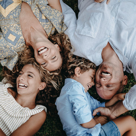 foto famiglia felice a milano