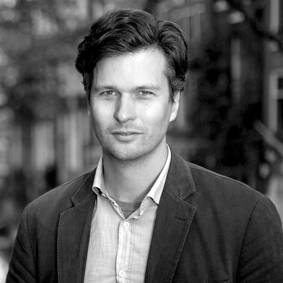 ETHAN KENT | JURY MEMBER Senior Fellow, Projects For Public Spaces, Co-Director PlacemakingX Ethan Kent works to support Placemaking organizations, projects, and leadership around the world, to build a global placemaking movement that builds systemic change towards place-led urbanization. During over 20 years at Project for Public Spaces, Ethan has traveled to more than 900 cities and 60 countries to advance the cause of placemaking and public spaces. Ethan has been integral to the development of placemaking as a transformative approach to economic development, environmentalism, transportation planning, governance, resilience, social equity, design, digital space, and innovation. Placemaking Projects Having worked on over 200 PPS projects, Ethan has led a broad spectrum of Placemaking efforts, providing comprehensive public engagement, user-analysis, capacity building, planning, and visioning for high profile public spaces on six continents. Highlights have included: Times Square and Astor Place in New York; Pompey Square, Nassau, Bahamas; Garden Place in Hamilton, New Zealand; Sub Centro Las Condes in Santiago, Chile. He has also worked with some of the most high profile developments in the world to help maximize public space outcomes in Hong Kong, Las Vegas, San Francisco, Dubai, Abu Dhabi, Auckland, Parramatta, and Sao Paulo.