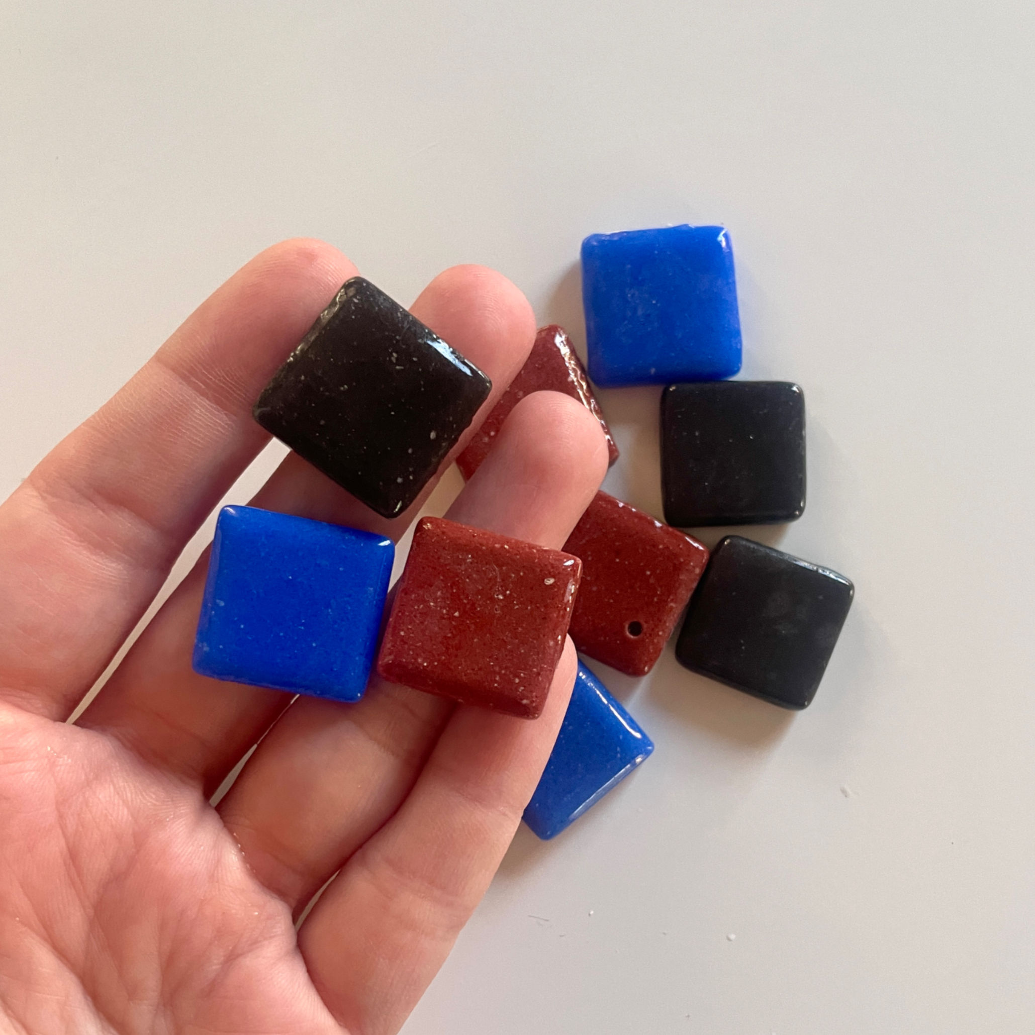 20x20mm - SİYAH-MAVİ-BORDO KARIŞIK Sanatsal Cam Mozaik (44)