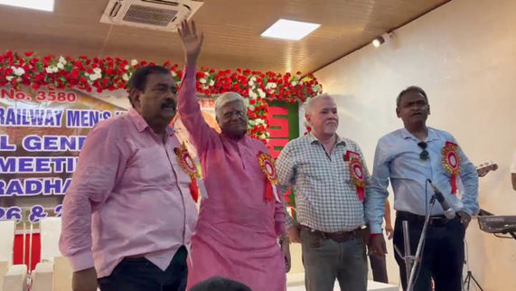 20 साल बाद चक्रधरपुर पहुंचे शिवगोपाल, क्या बिखरी मेंस यूनियन को फिर एकजुट कर पाएगा ‘ब्रांड शिवगोपाल’?