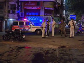 पुलिस के सामने चला खूनी खेल! पीसीआर वैन में घुसकर युवक पर बरसाए चाकू, जमशेदपुर की कानून व्यवस्था पर गंभीर सवाल.