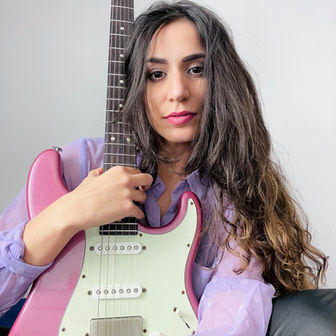 MARIA BARBIERI. La chitarrista ischitana ha stregato Robert Fripp (+ video)