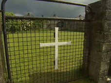 IRLANDA. Iniziano gli scavi nel convento delle suore per ritrovare i corpi di neonati sepolti in una fossa comune