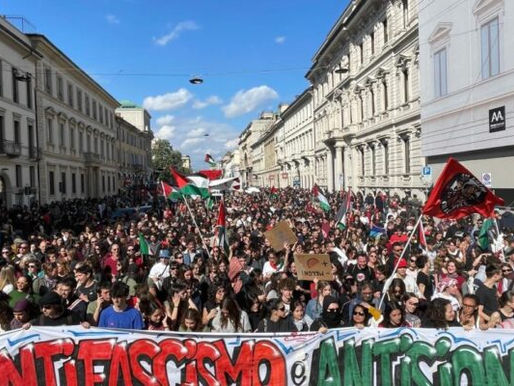 ITALIA / REPRESSIONE. Multe per i cori in piazza, multe per uno striscione