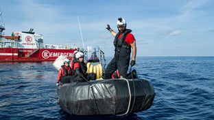 ITALIA / MIGRANTI. Sempre più difficile soccorrere in mare e scendere a terra. Restrizioni anche nei Cpr