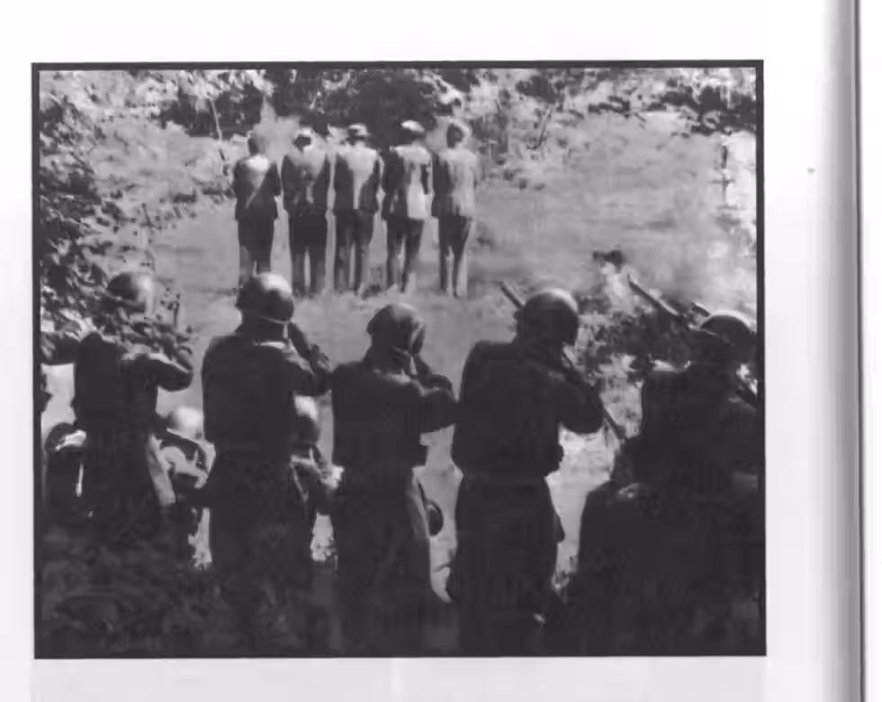 Soldati italiani fucilano civili jugoslavi