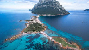 ITALIA / COME IN ALBANIA. Tavolara, il resort dei super ricchi
