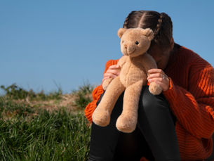 Die unsichtbare Bedrohung: Nachtrennungsgewalt gegen Mütter und Kinder