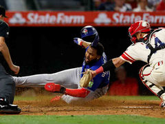 Lenyn Sosa delivers clutch hit as Toronto escapes late rally for 4-2 win