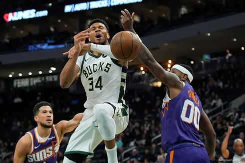 Phoenix Suns Rally Past Milwaukee Bucks Behind Trio of 20-Point Scorers.