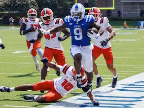 Illinois Overcomes Early Struggles to Dominate Mistake-Prone Duke, 45-19