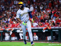 Milwaukee erupts for 7 run eighth in 12-4 win, offensive surge reshapes early season outlook