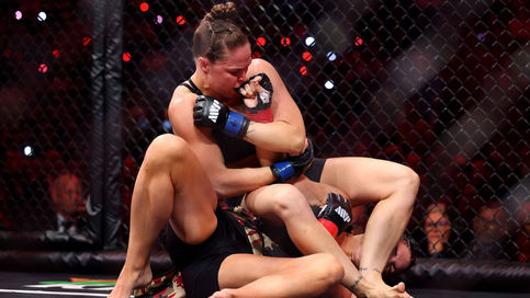 Rousey Ends MMA Return in 17 Seconds, Defeats Carano by Armbar.