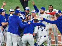 Blue Jays Walk Off Win Over Athletics 8-7 in Extra Innings Thriller Showcases Late Game Resilience
