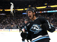 Guenther scores twice as Mammoth shut out Blackhawks in season opener.