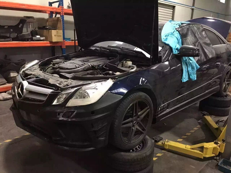 Thumbnail: MB 10-13' W207  E-CLASS PRIOR DESIGN PD550 STYLE FRONT BUMPER w/CANARD AND LIP
