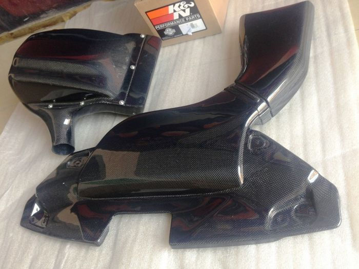 Thumbnail: BMW E89 Z4 GRUPPE-M STYLE AIR BOX W COOLING PANEL(FOR S-DRIVE 35I ONLY)