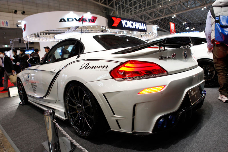 Thumbnail: BMW E89 Z4 TOMMYKAIRA ROWEN STYLE REAR BUMPER W BRAKE LAMP