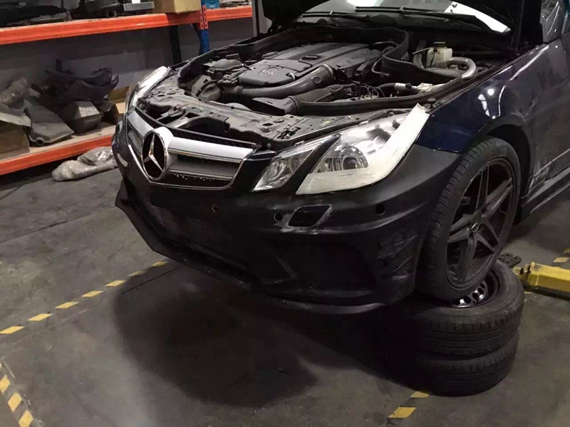 Thumbnail: MB 10-13' W207  E-CLASS PRIOR DESIGN PD550 STYLE FRONT BUMPER w/CANARD AND LIP