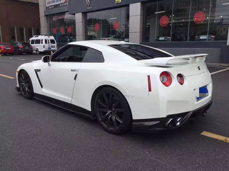 Thumbnail: 12' GTR R35 VARIS STYLE REAR LIP W/DIFFUSER
