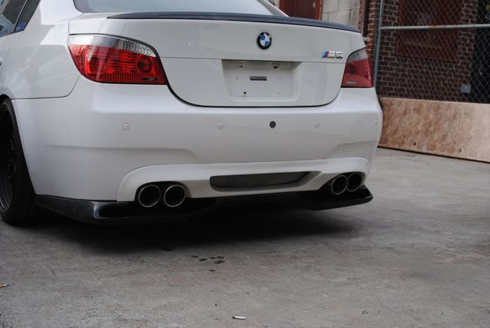Thumbnail: BMW E60/E61 M5 5-SERIES VOL STYLE REAR DIFFUSER