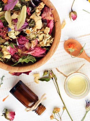 How can you beat dandruff with natural products?