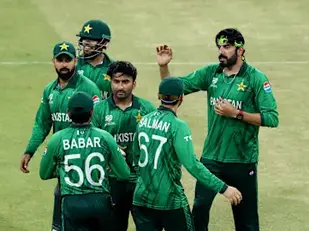 KRIEKET: Pakistan dring deur na Super Agt 
