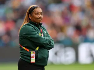 SOKKER: Banyana Banyana-afrigter Desiree Ellis het ‘n nuwe vierjaarkontrak onderteken