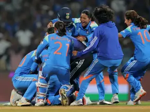 KRIEKET: Indië sal teen Suid-Afrika in die Wêreldbeker-eindstryd te staan kom