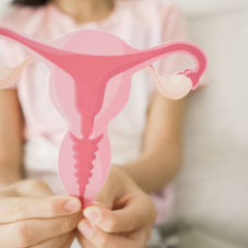 Endométriose : découvrez son impact sur le quotidien et la sexualité, et comment la sexothérapie et l’accompagnement peuvent aider à mieux vivre.