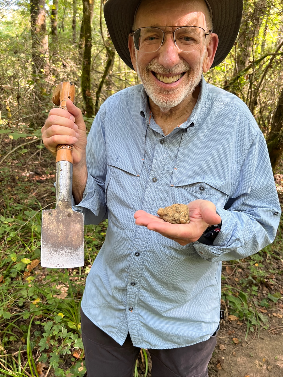 Truffle Hunting in Istria: "Ted with white truffle"